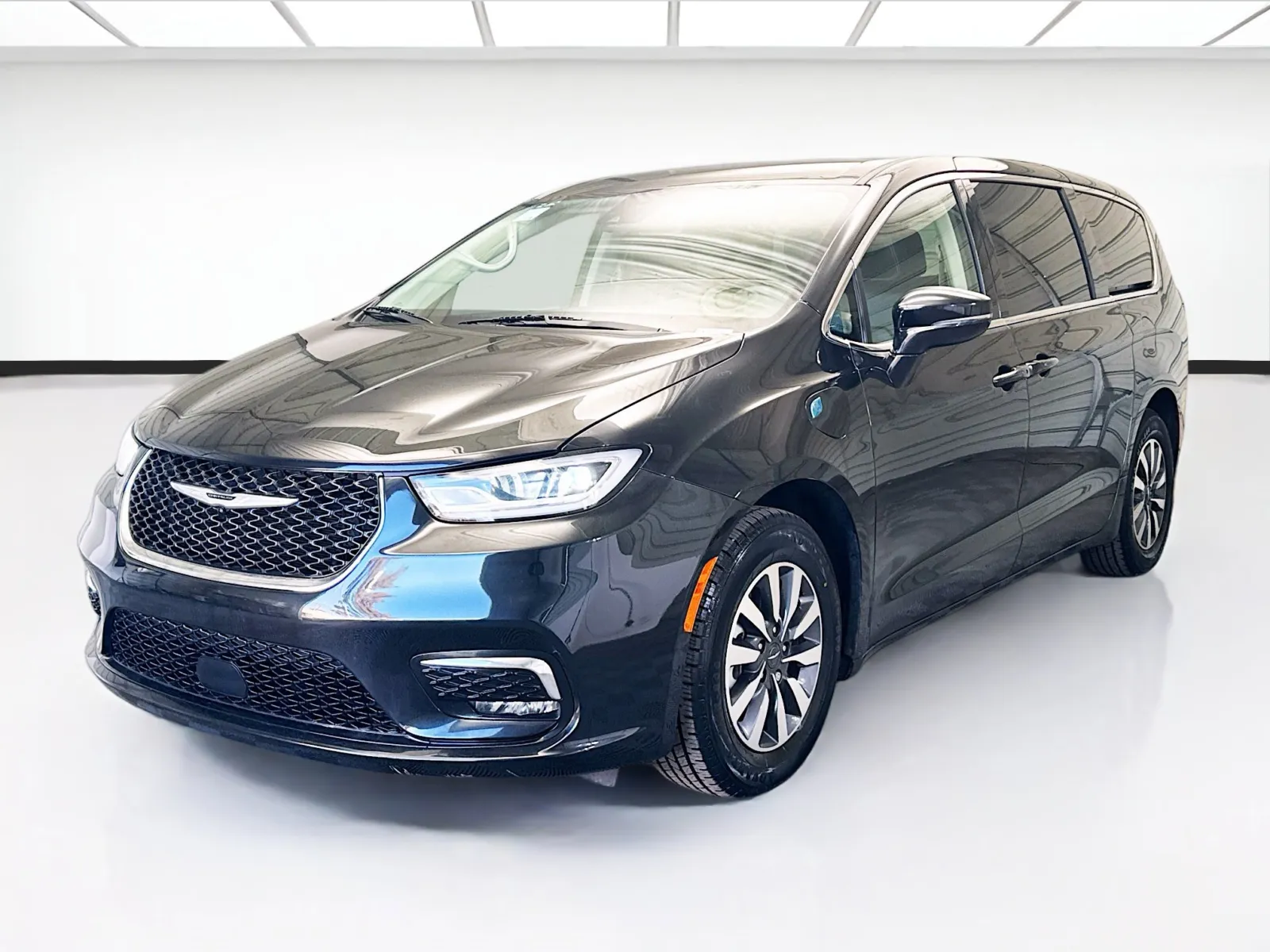 2022 Chrysler Pacifica Hybrid Touring L for sale in Montclair, CA