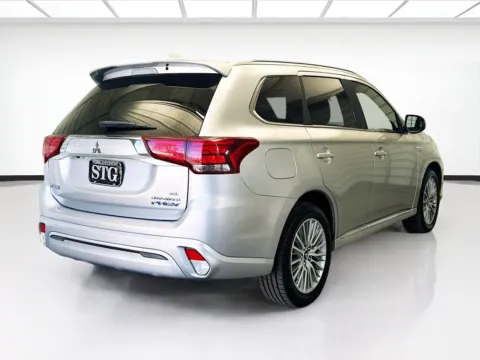 More photos of 2019 Mitsubishi Outlander PHEV SEL at STG Montclair, CA