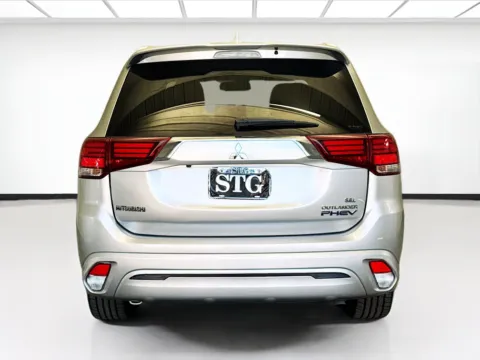More photos of 2019 Mitsubishi Outlander PHEV SEL at STG Montclair, CA