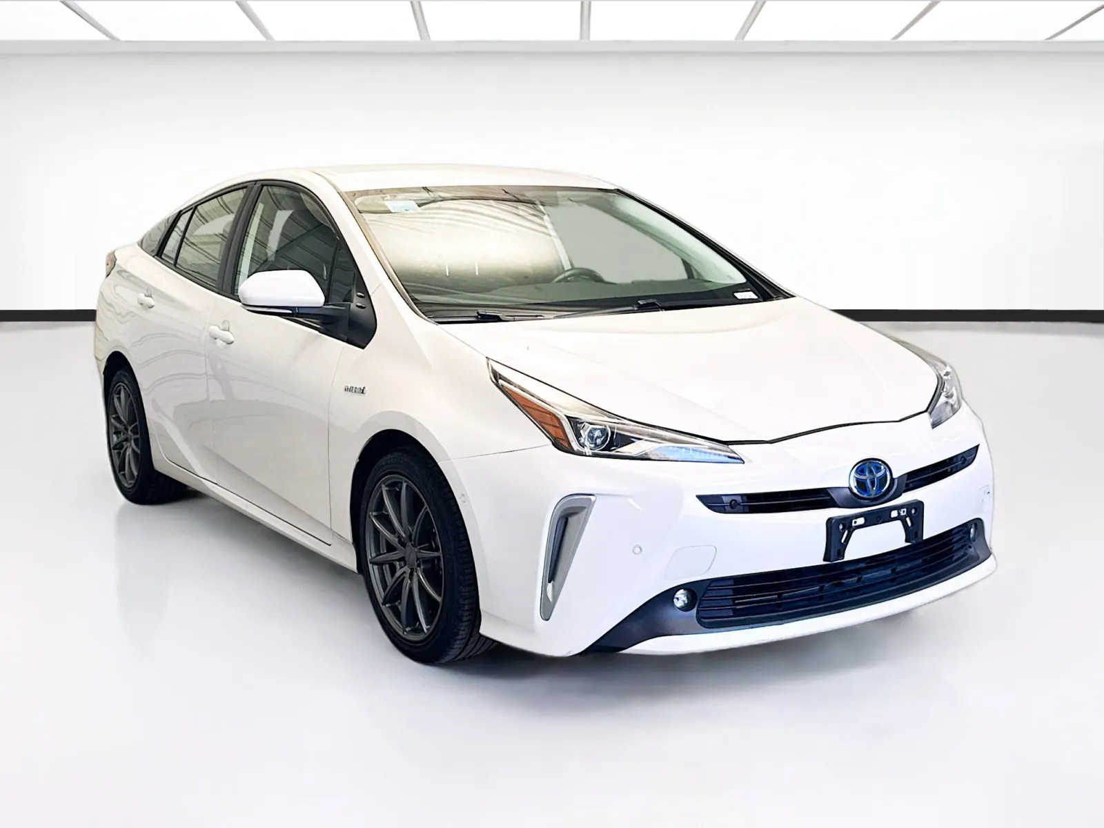 White 2022 Toyota Prius XLE for sale in Montclair, CA