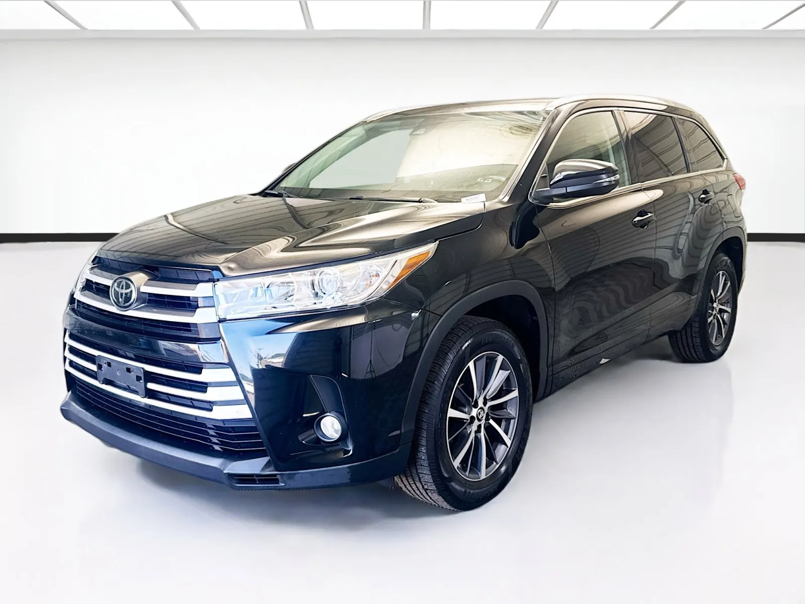 Black 2017 Toyota Highlander XLE for sale in Montclair, CA