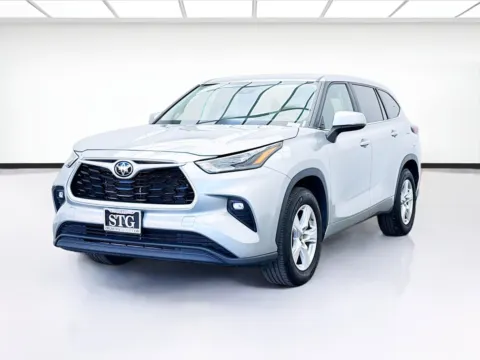 Silver 2024 Toyota Highlander LE for sale in Montclair, CA