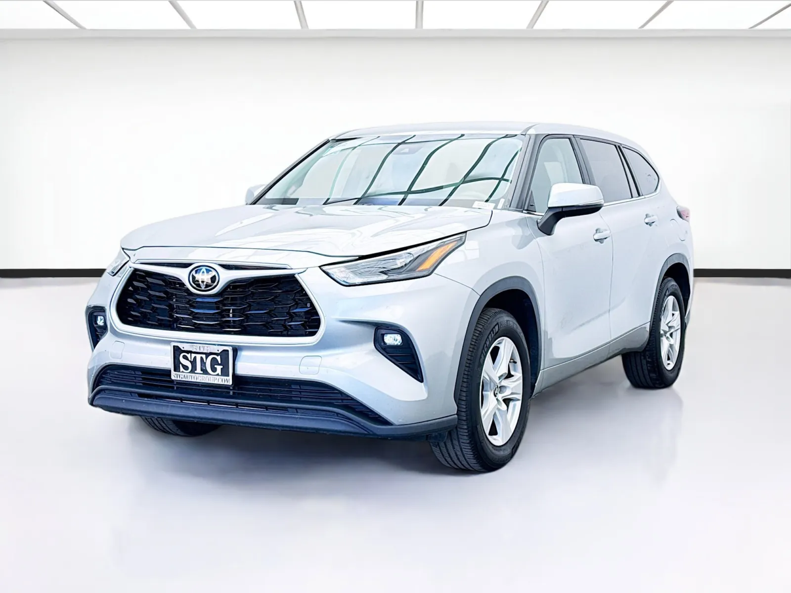 Silver 2024 Toyota Highlander LE for sale in Montclair, CA