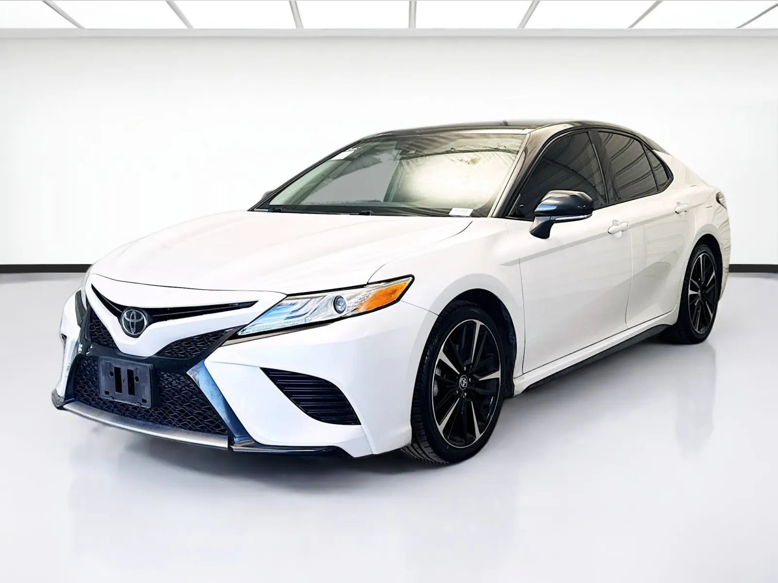 White 2020 Toyota Camry XSE for sale in Montclair, CA