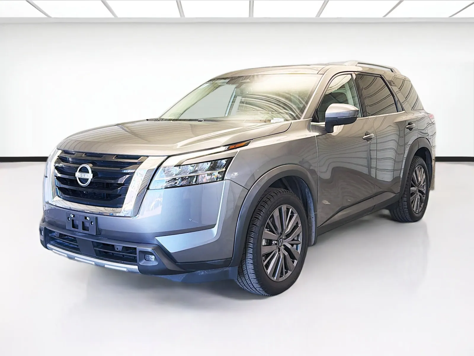 Gray 2022 Nissan Pathfinder SL for sale in Montclair, CA