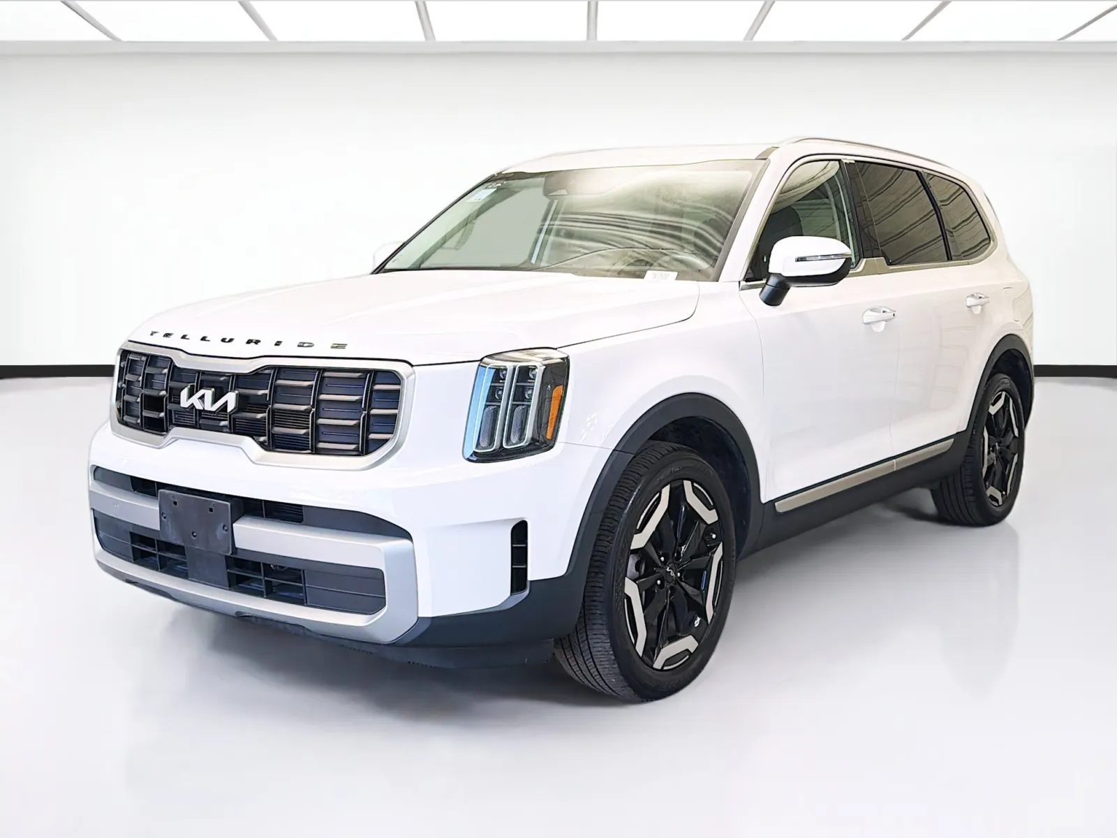 White 2023 Kia Telluride S w/S Sunroof Package for sale in Montclair, CA