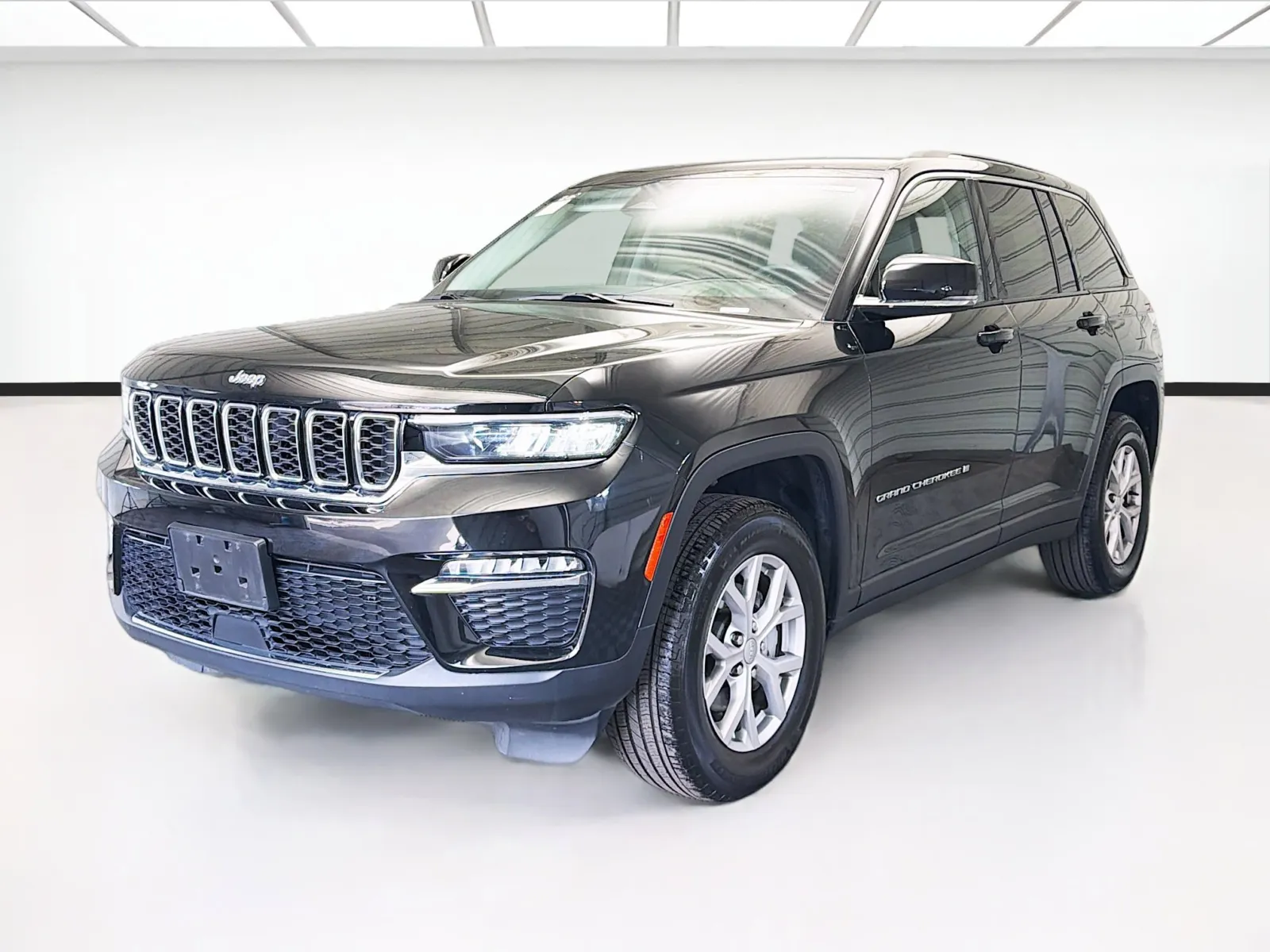 Black 2022 Jeep Grand Cherokee Limited for sale in Montclair, CA