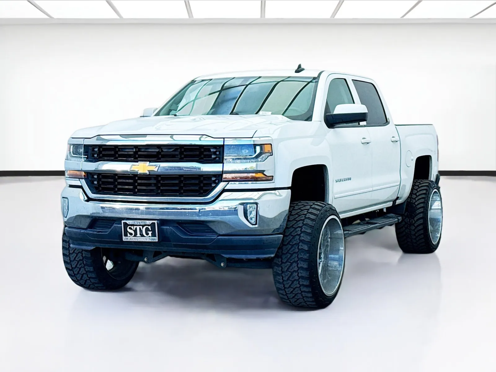 White 2017 Chevrolet Silverado 1500 LT LT1 for sale in Bellflower, CA