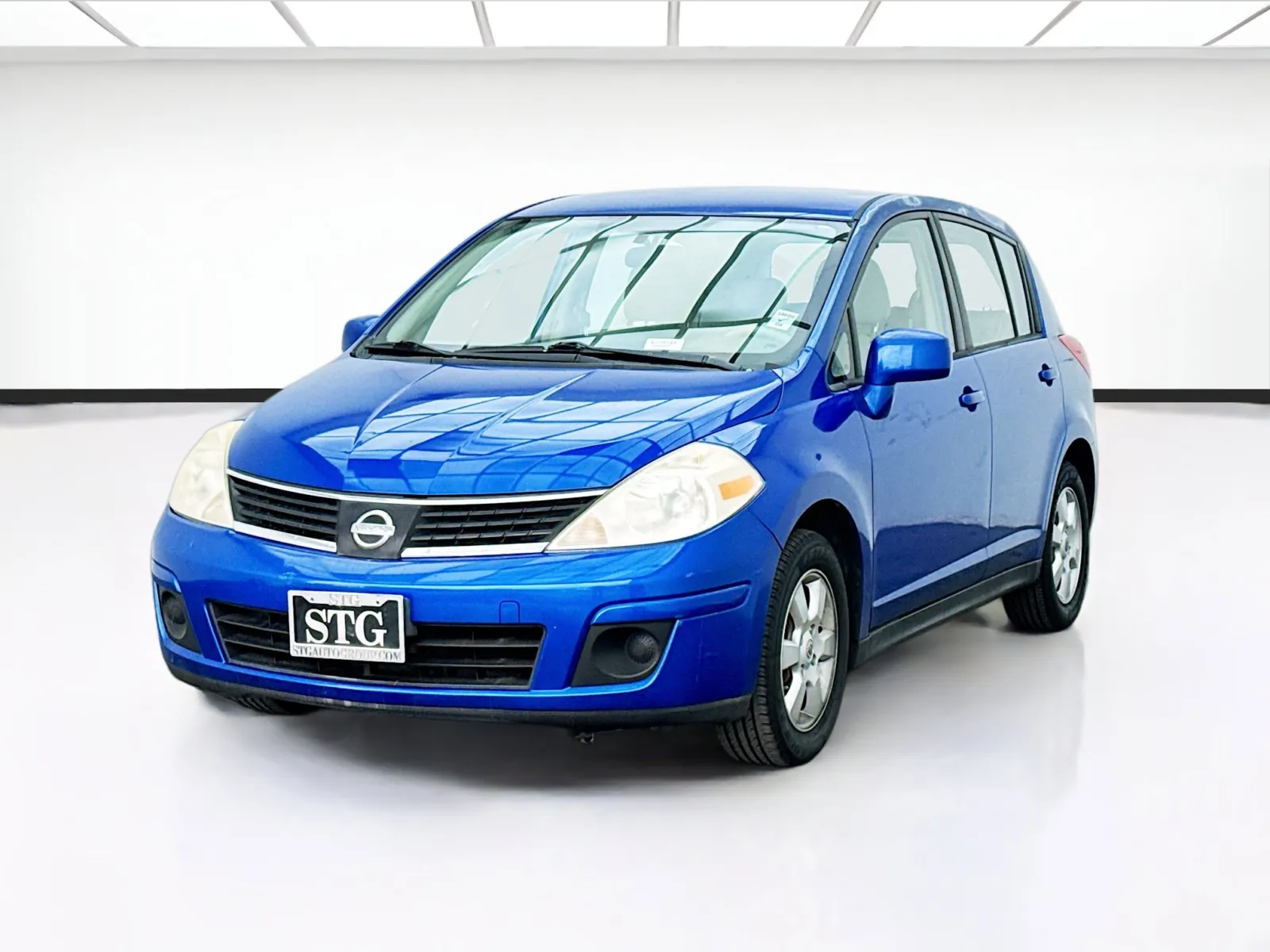 Blue 2009 Nissan Versa 1.8 SL for sale in Bellflower, CA