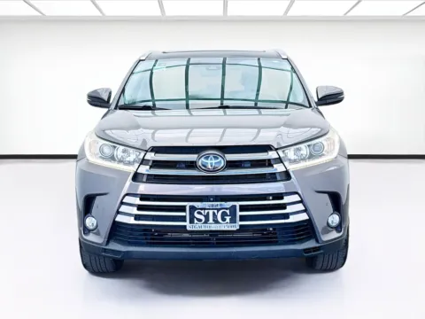 Photos of 2018 Toyota Highlander Limited Platinum for sale in Bellflower, CA at STG Bellflower