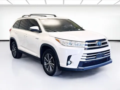 Another view of 2019 Toyota Highlander XLE for sale in Bellflower, CA at STG Bellflower