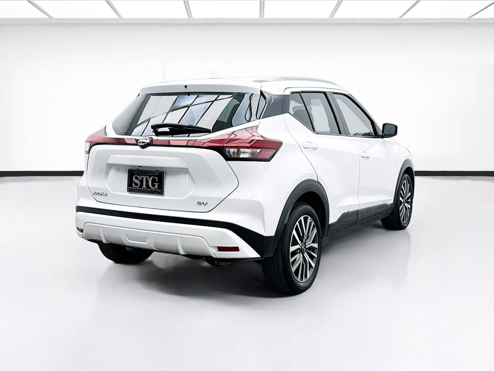 2022 Nissan Kicks SV photo 2
