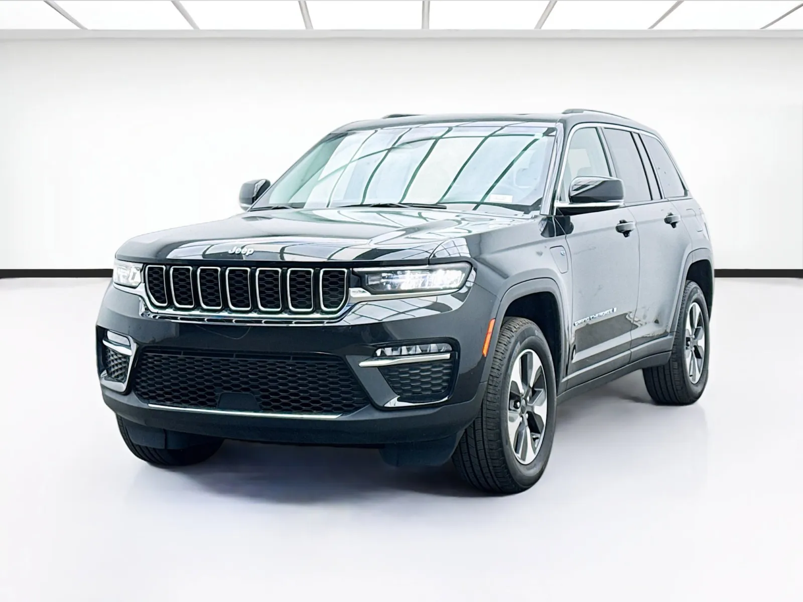 2023 Jeep Grand Cherokee 4xe's photo