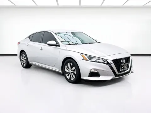 Another view of 2020 Nissan Altima 2.5 S for sale in Bellflower, CA at STG Bellflower