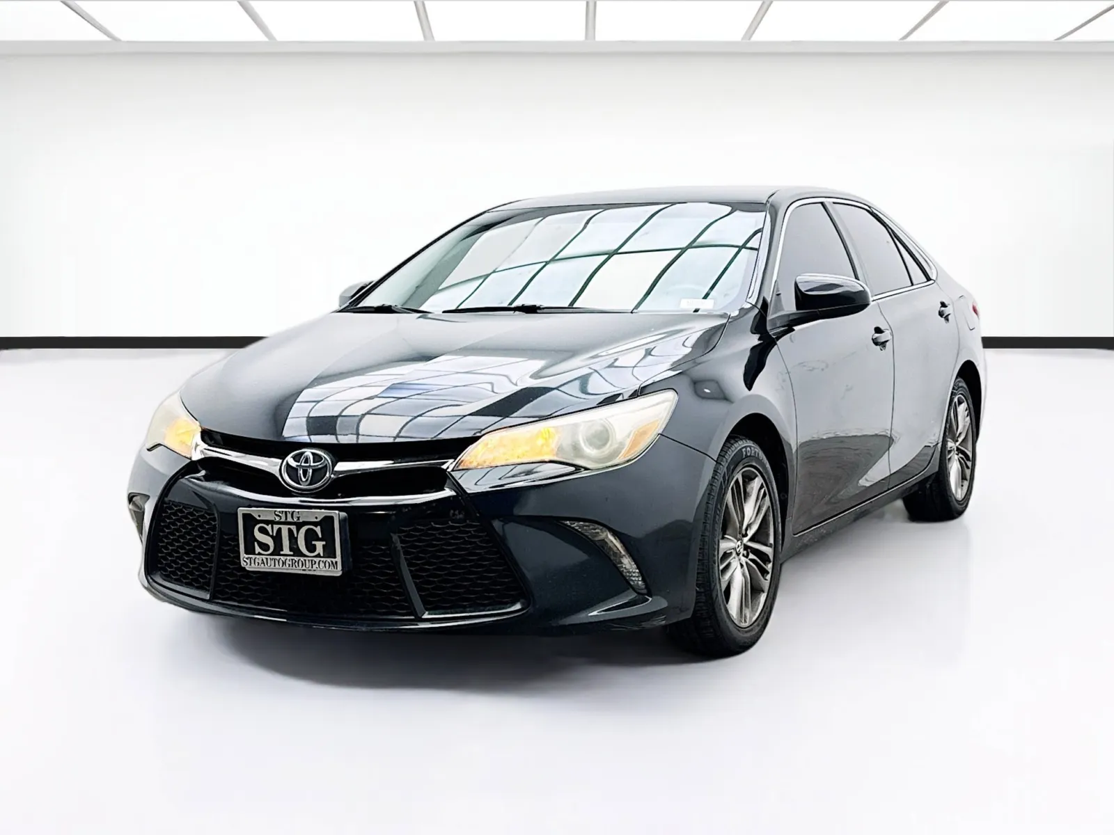 Black 2016 Toyota Camry SE for sale in Bellflower, CA