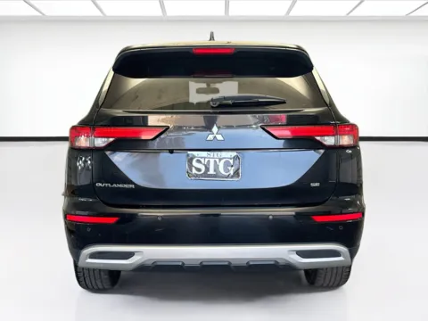More photos of 2023 Mitsubishi Outlander SE at STG Bellflower, CA