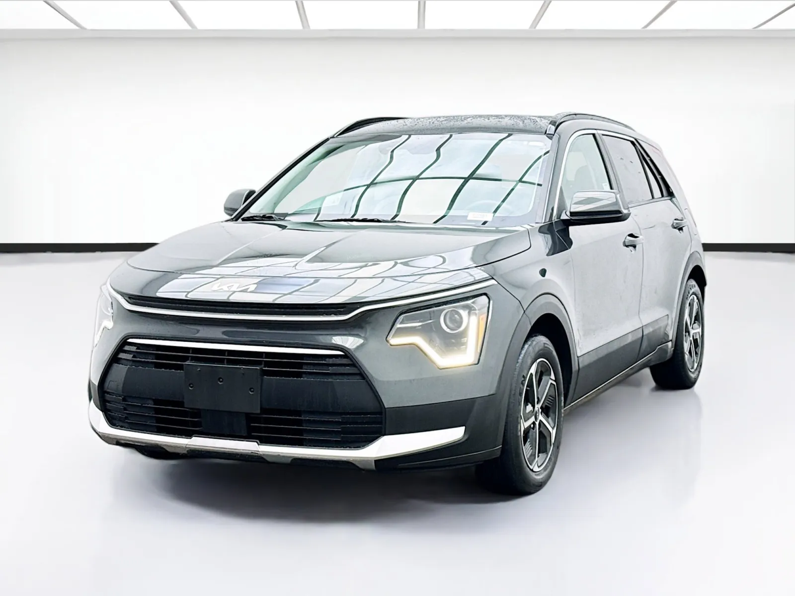 Gray 2023 Kia Niro EX for sale in Bellflower, CA