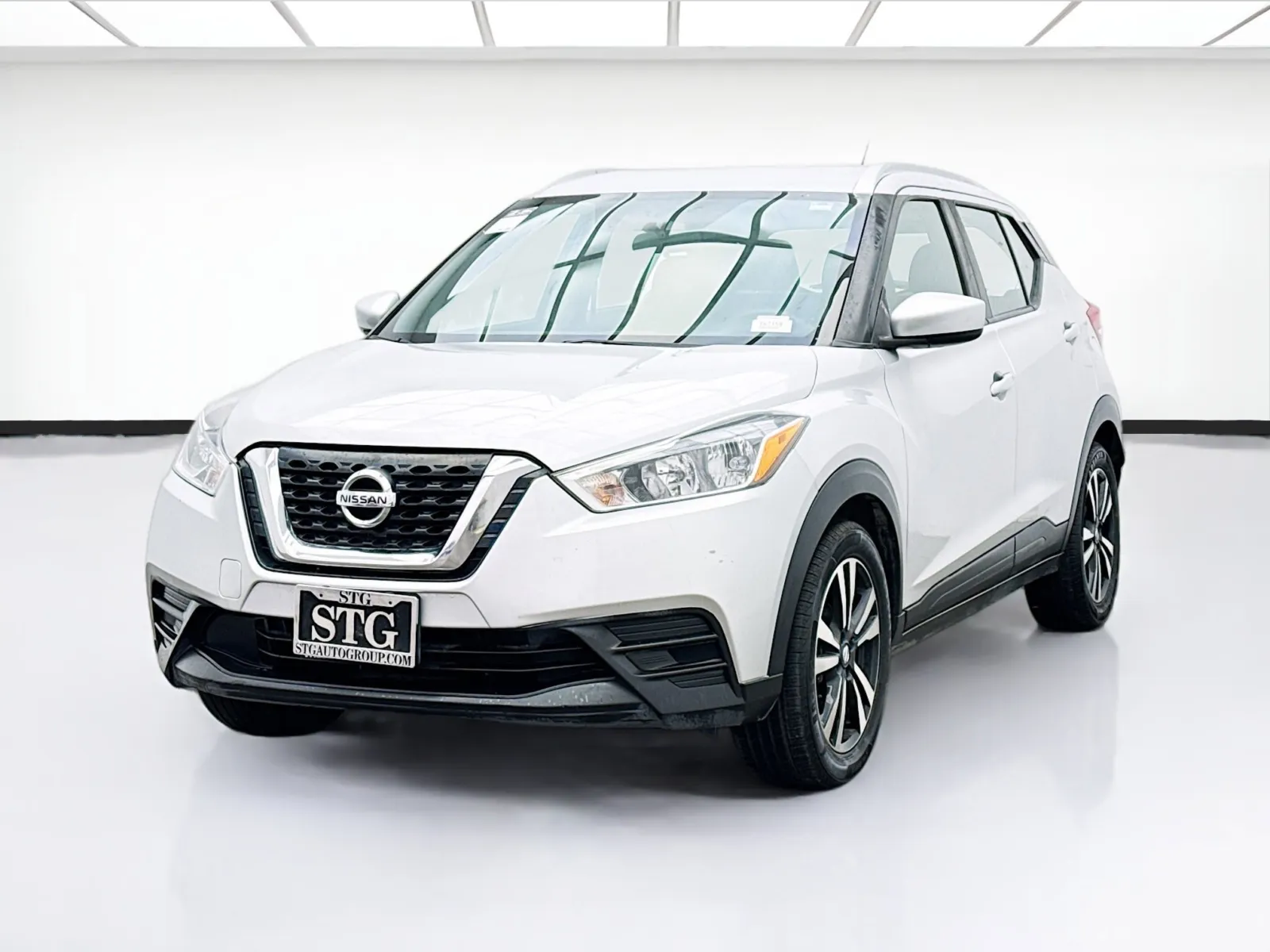 Silver 2019 Nissan Kicks SV for sale in Bellflower, CA