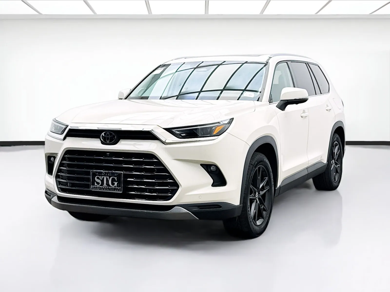 White 2024 Toyota Grand Highlander for sale in Bellflower, CA