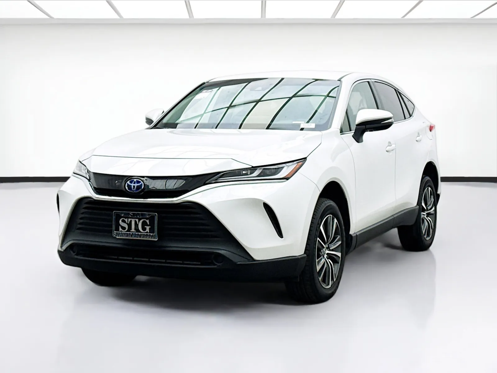 White 2023 Toyota Venza LE for sale in Bellflower, CA