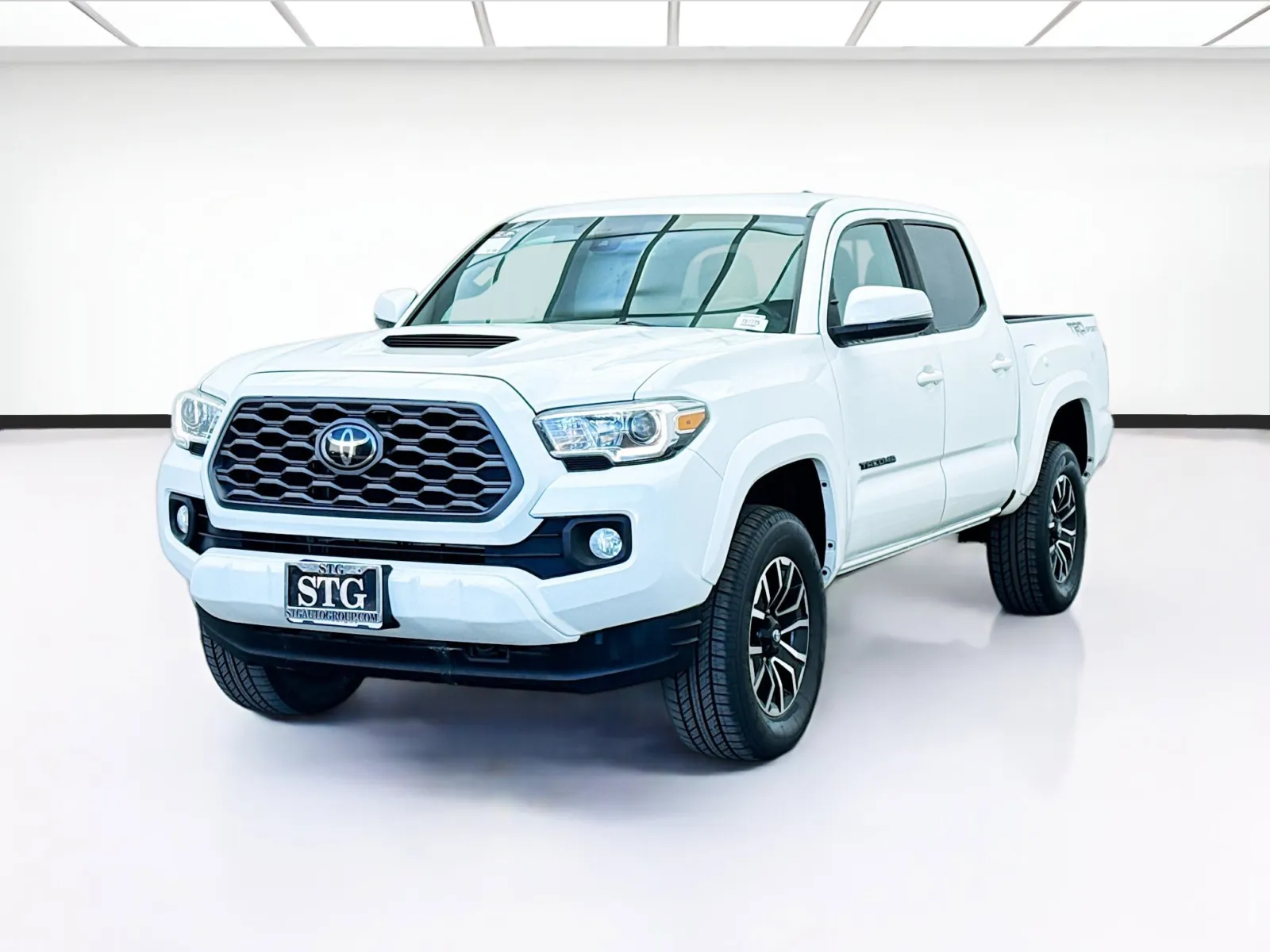 White 2021 Toyota Tacoma TRD Sport V6 for sale in Bellflower, CA
