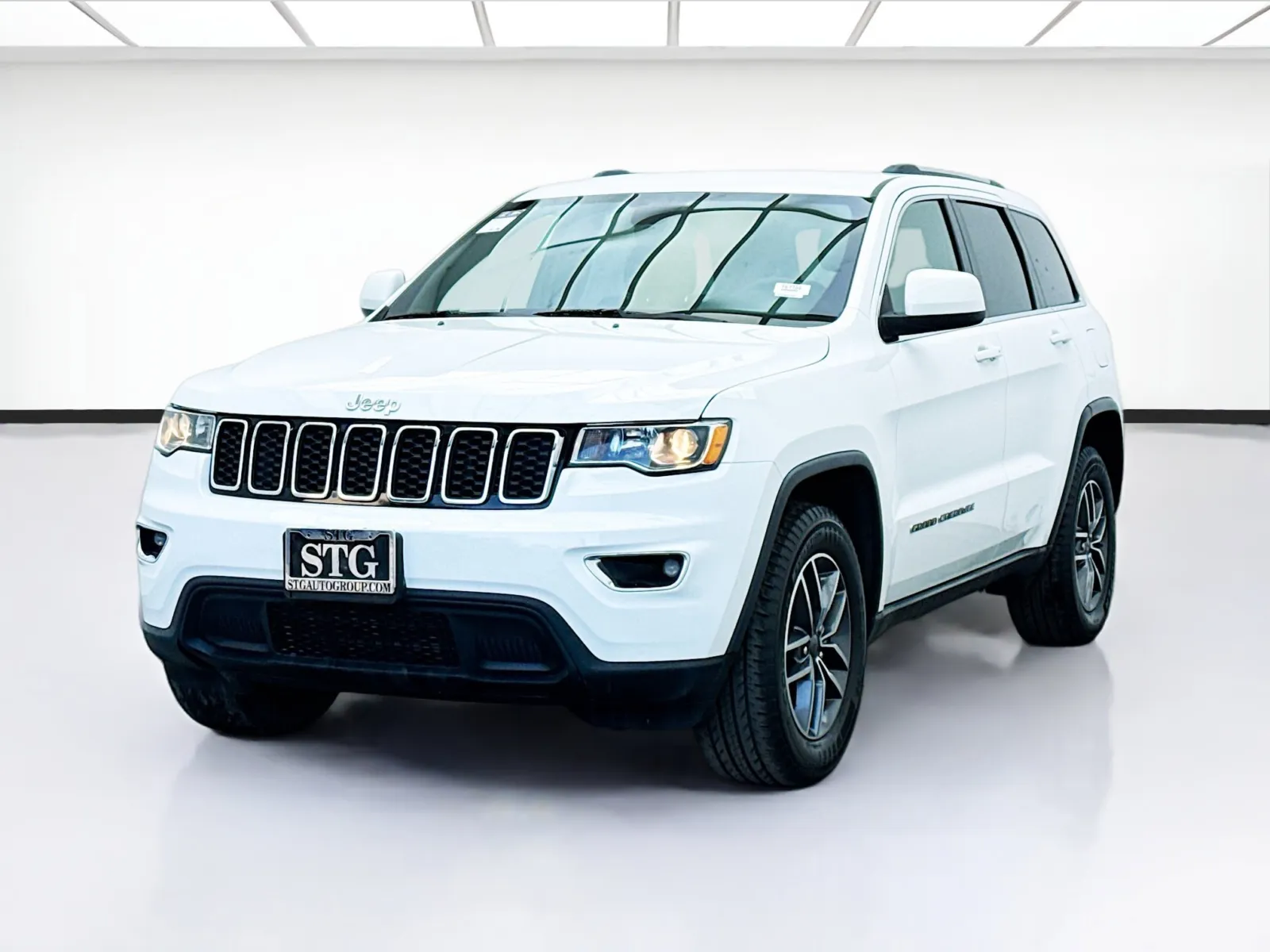 White 2019 Jeep Grand Cherokee Laredo E for sale in Bellflower, CA