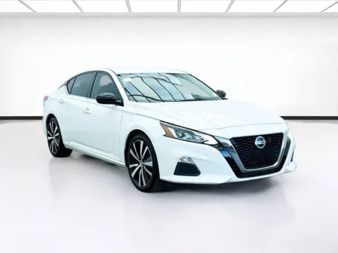 Another view of 2020 Nissan Altima 2.5 SR for sale in Bellflower, CA at STG Bellflower
