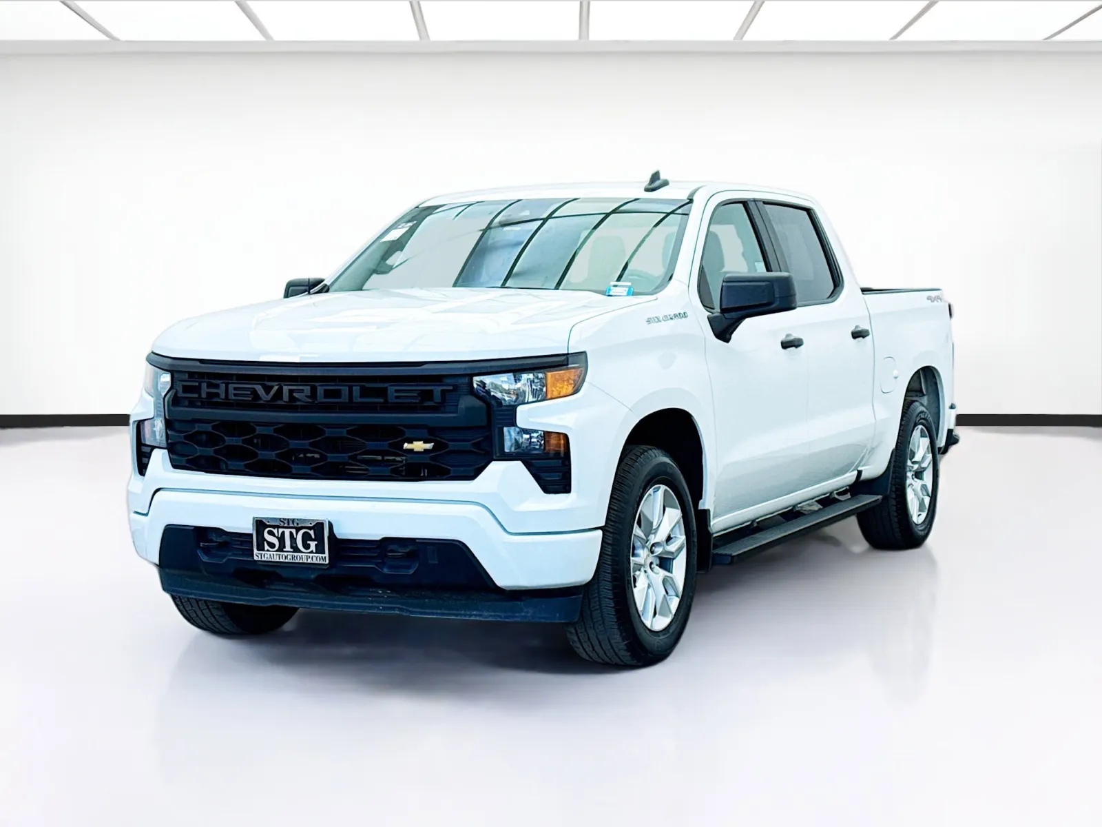 White 2022 Chevrolet Silverado 1500 Custom for sale in Bellflower, CA