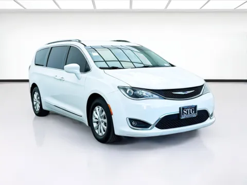Another view of 2019 Chrysler Pacifica Touring L for sale in Bellflower, CA at STG Bellflower