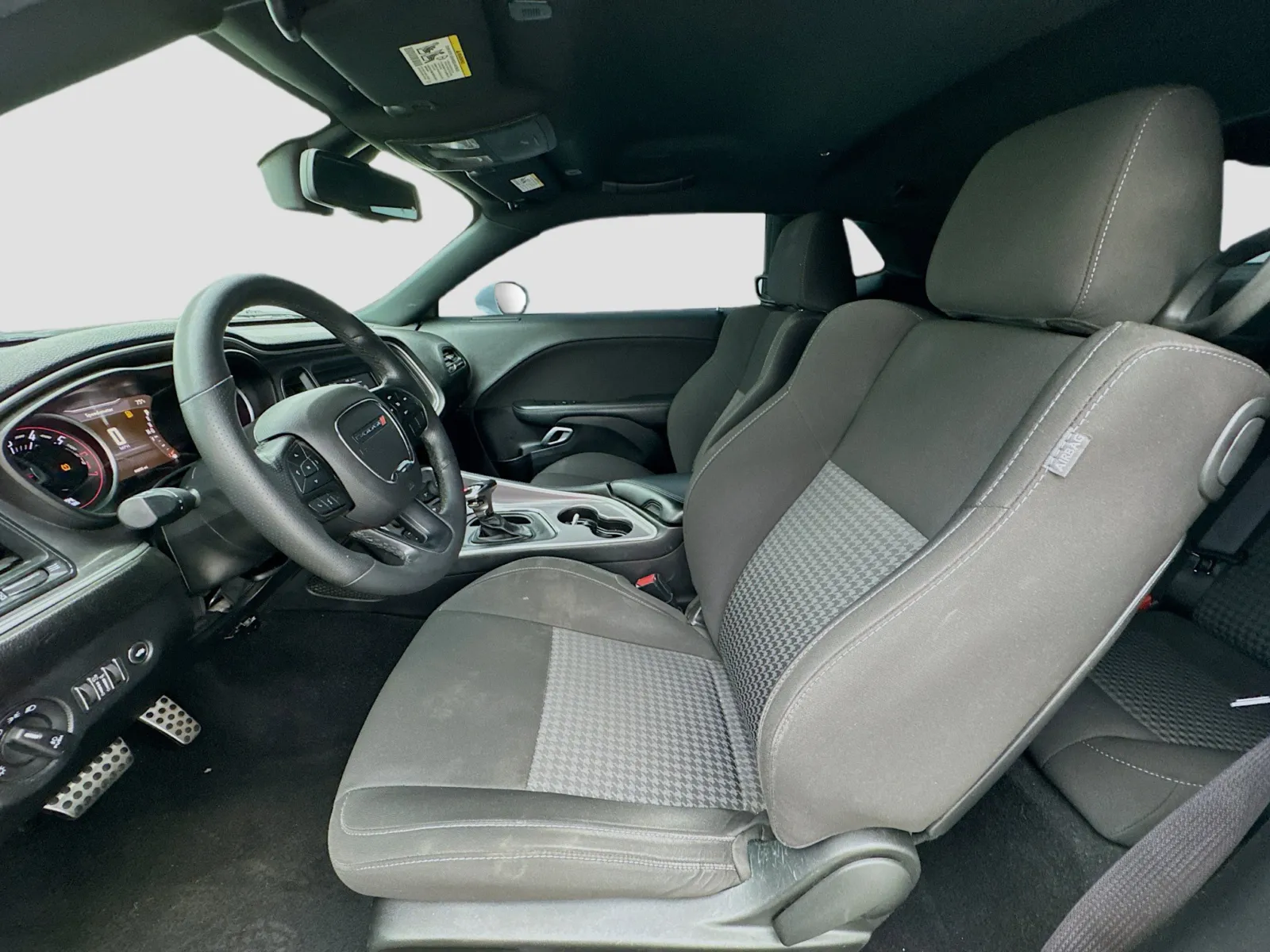 2022 Dodge Challenger R/T photo 4