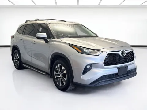 Another view of 2024 Toyota Highlander XLE for sale in Bellflower, CA at STG Bellflower