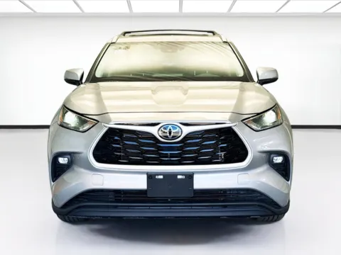 Photos of 2024 Toyota Highlander XLE for sale in Bellflower, CA at STG Bellflower