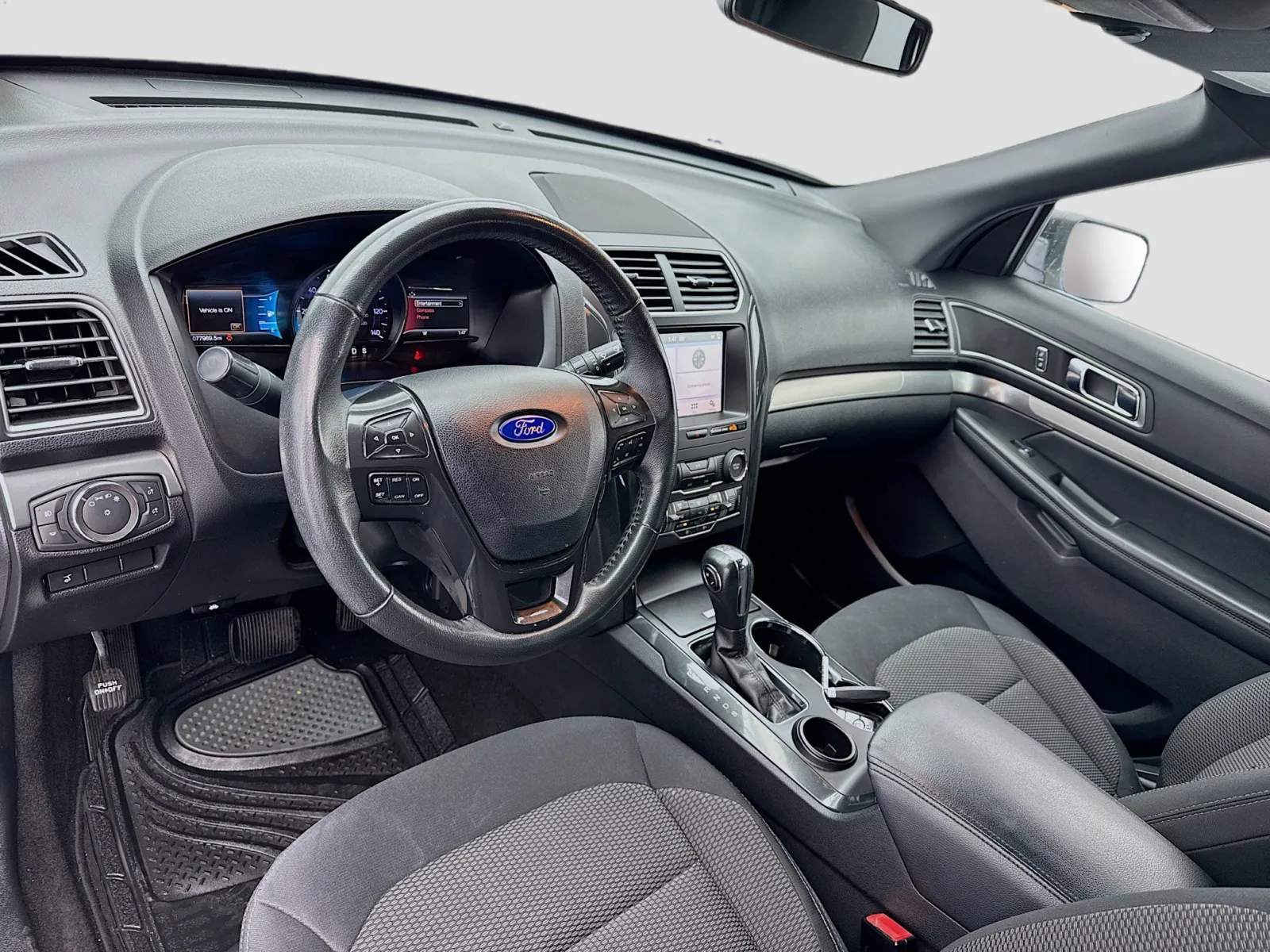 2019 Ford Explorer XLT photo 2