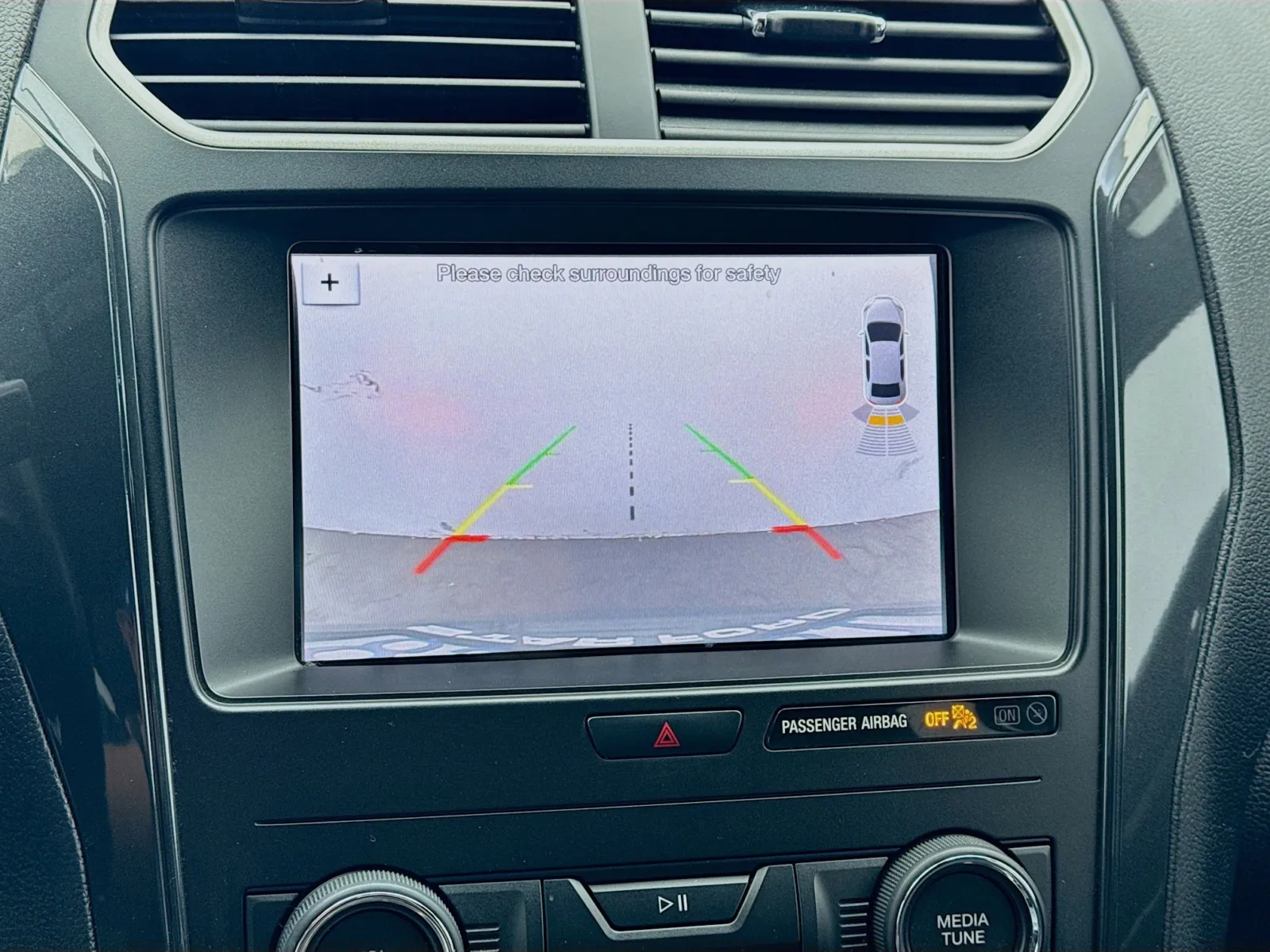 2019 Ford Explorer XLT photo 3