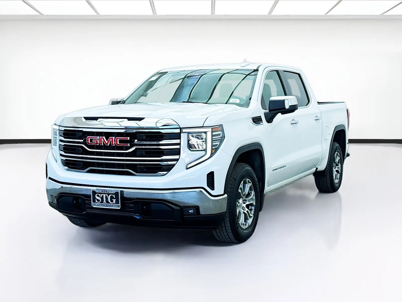 2024 GMC Sierra 1500 SLT's photo