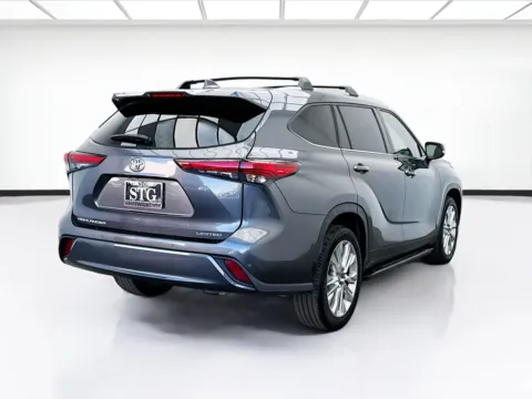 More photos of 2023 Toyota Highlander L at STG Bellflower, CA