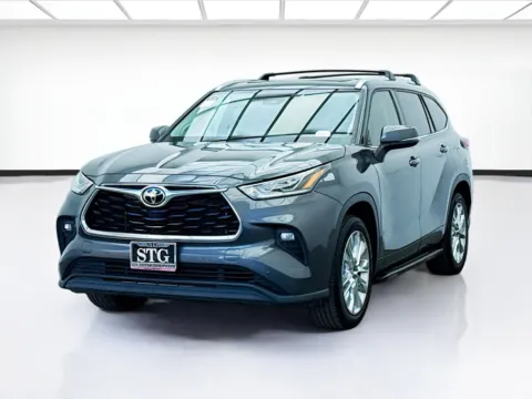 Gray 2023 Toyota Highlander L for sale in Bellflower, CA