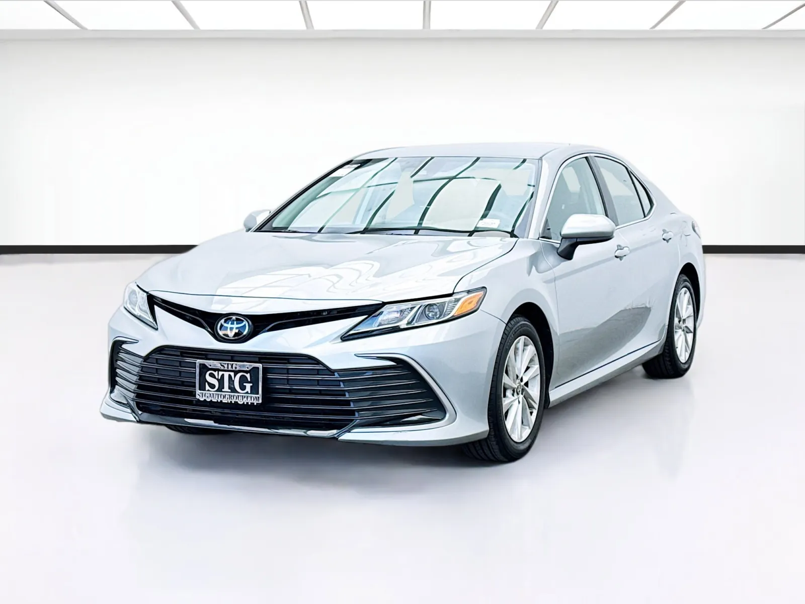 2024 Toyota Camry LE's photo