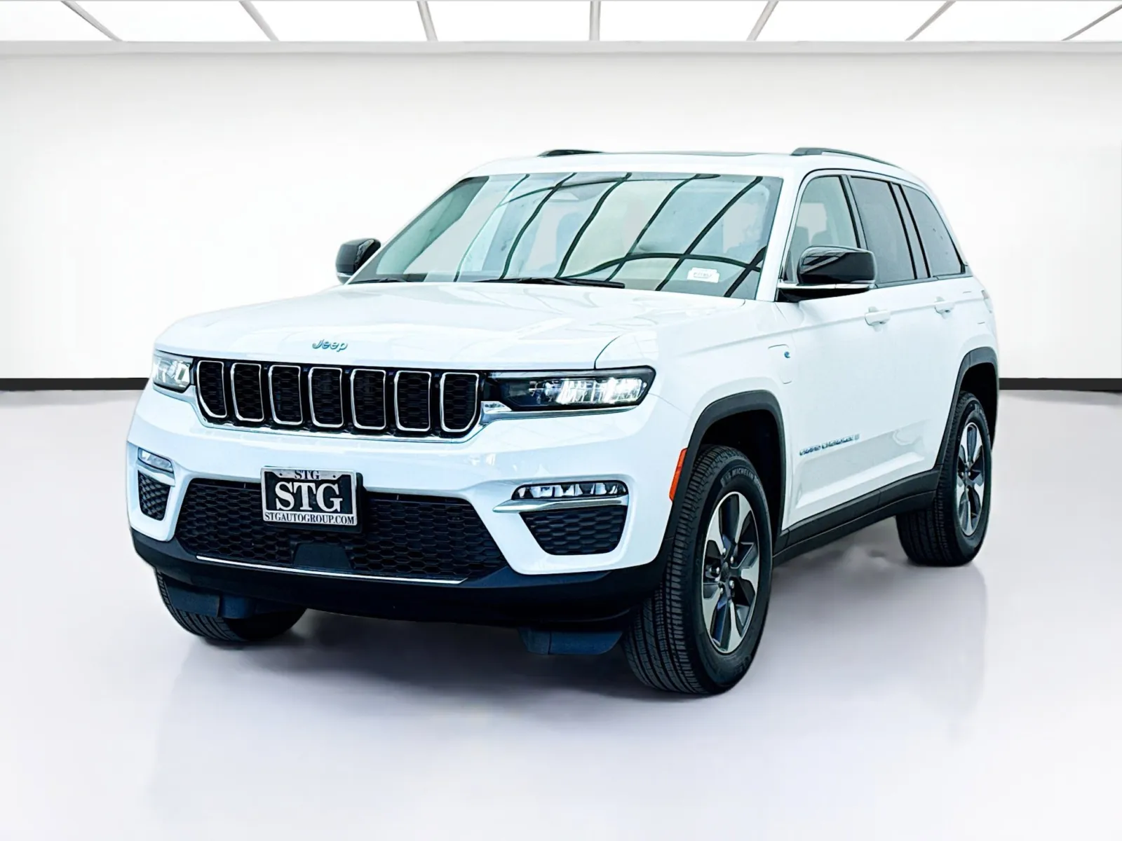 White 2023 Jeep Grand Cherokee 4xe for sale in Bellflower, CA