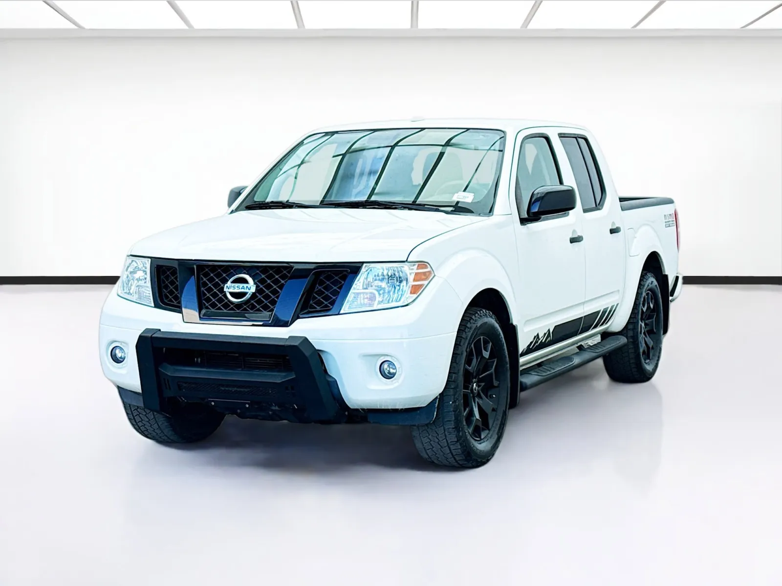 White 2018 Nissan Frontier SV for sale in Bellflower, CA