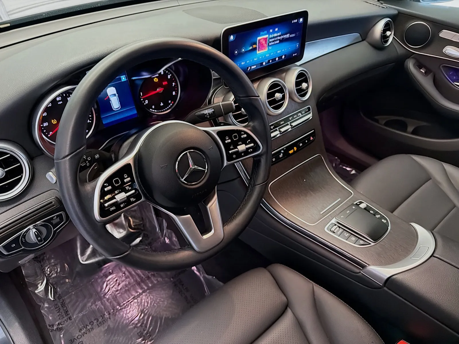 2021 Mercedes Benz GLC 300 photo 2