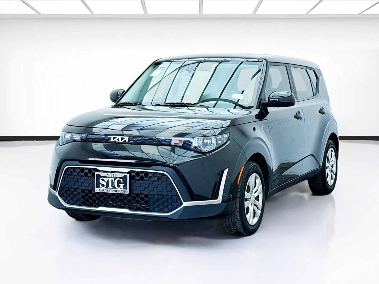 2023 Kia Soul LX's photo