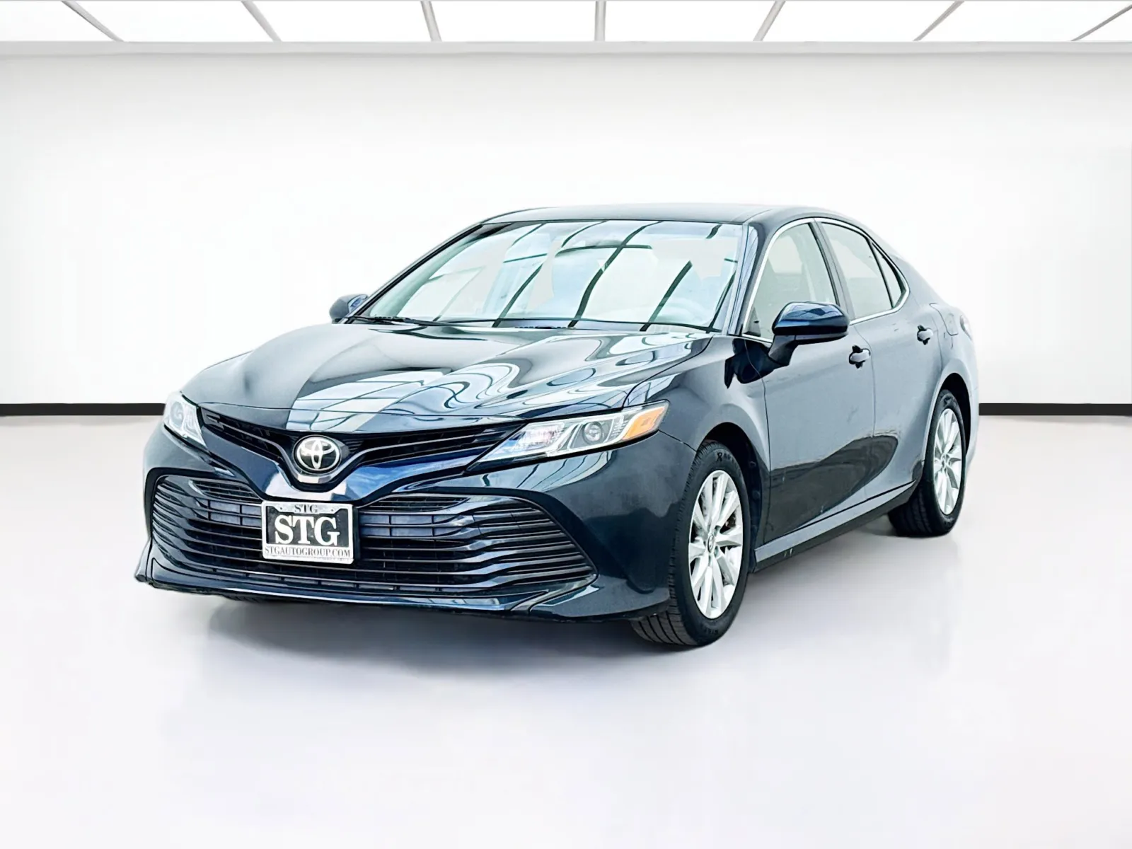 Green 2018 Toyota Camry LE for sale in Bellflower, CA