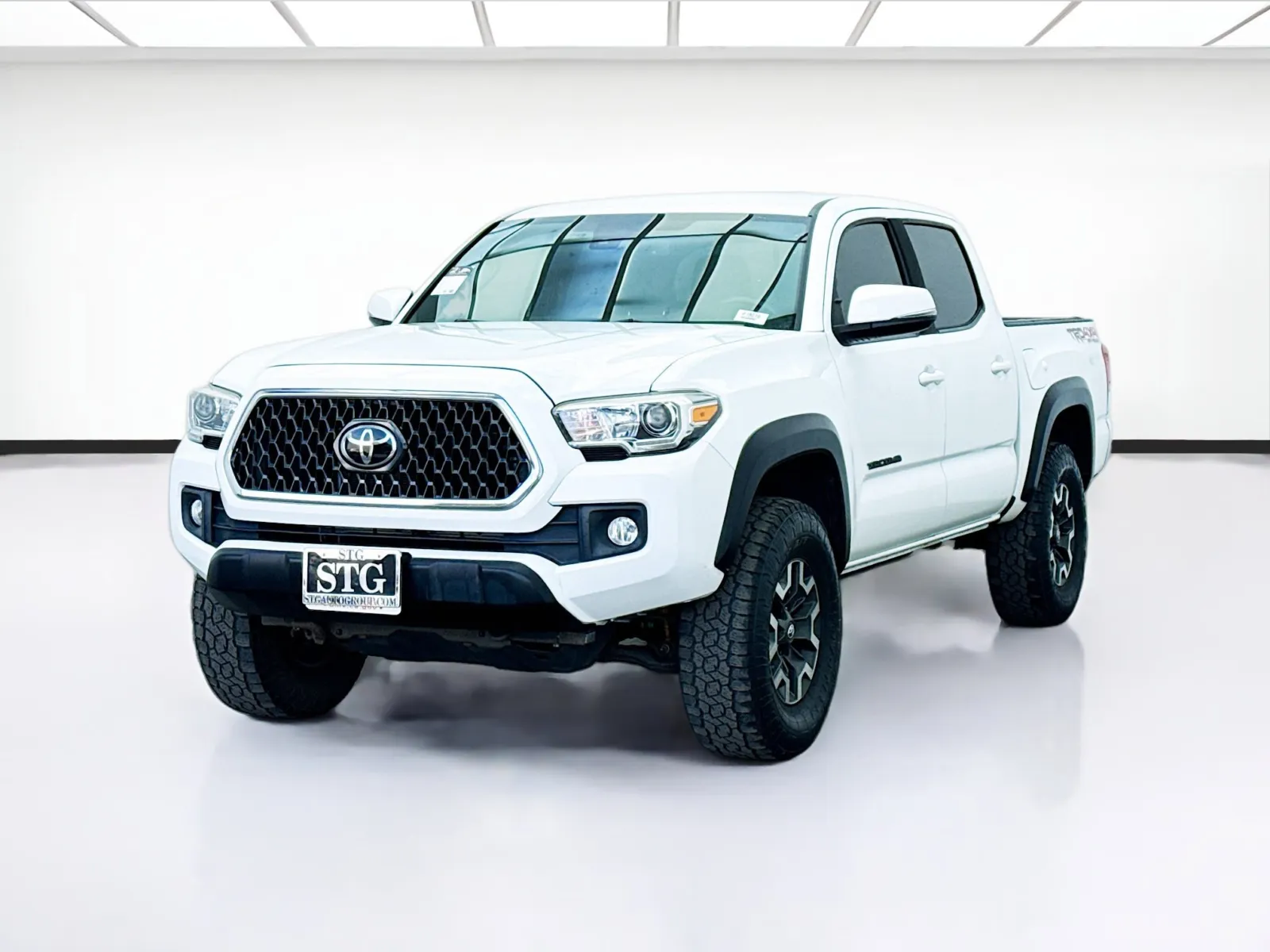 White 2019 Toyota Tacoma TRD Off-Road V6 for sale in Bellflower, CA