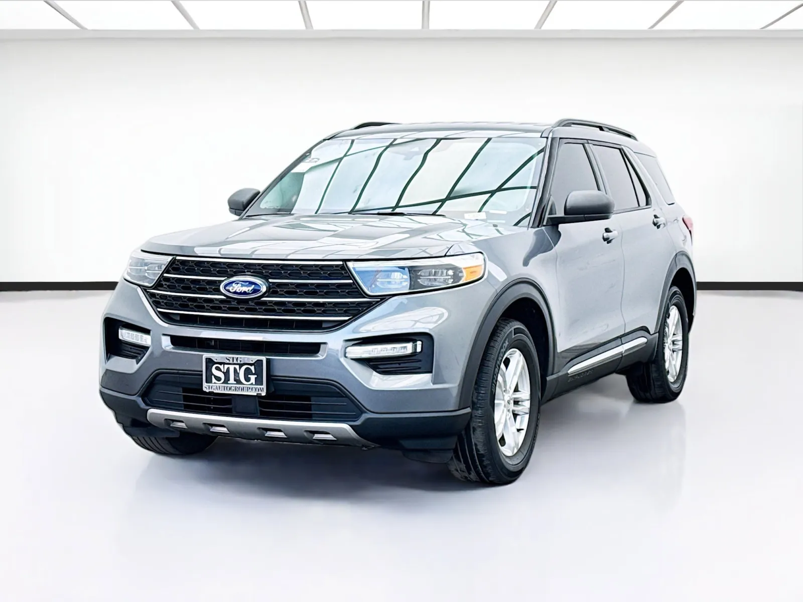 Gray 2022 Ford Explorer XLT for sale in Bellflower, CA