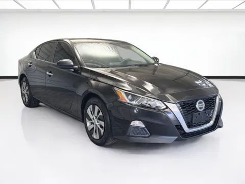 Another view of 2020 Nissan Altima 2.5 S for sale in Bellflower, CA at STG Bellflower