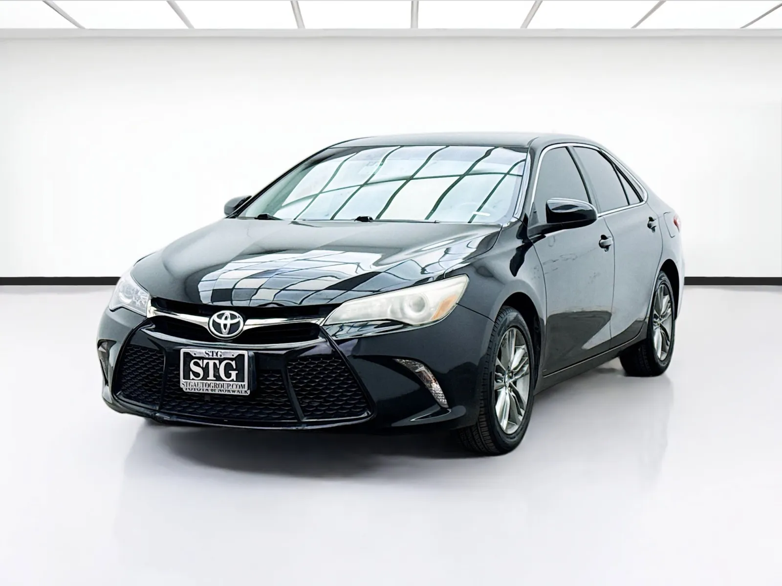 Black 2017 Toyota Camry SE for sale in Bellflower, CA