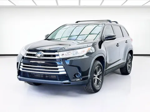 Black 2019 Toyota Highlander LE for sale in Bellflower, CA