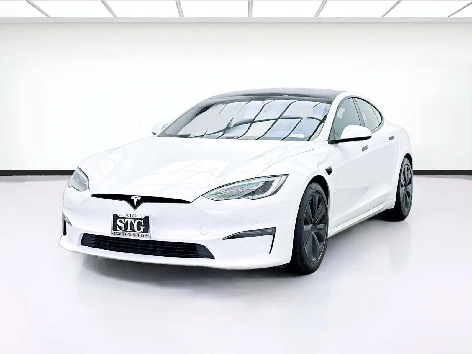 2022 Tesla Model S Base's photo