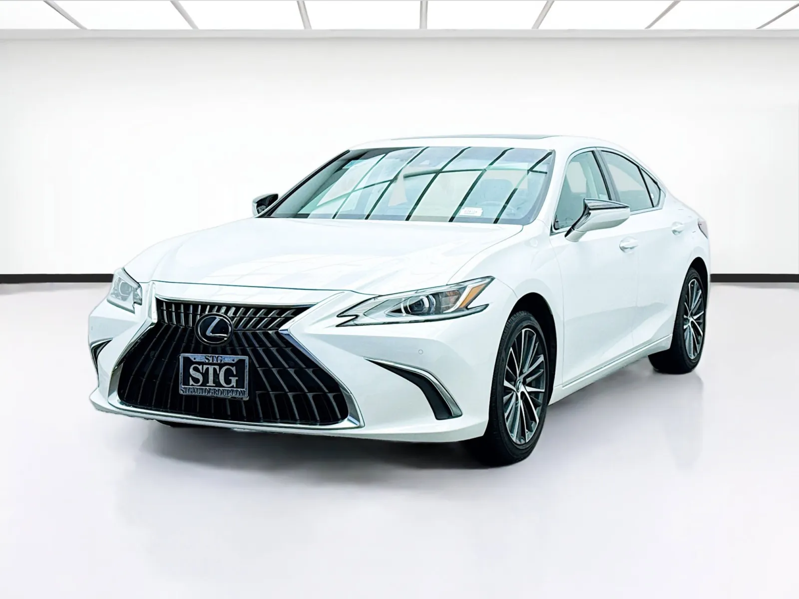 2025 Lexus ES Hybrid 300h's photo